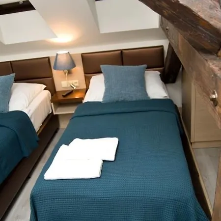 U Medvidku-brewery 3* براغ